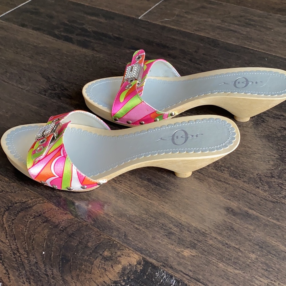 Shoes - Picture 2 of 5